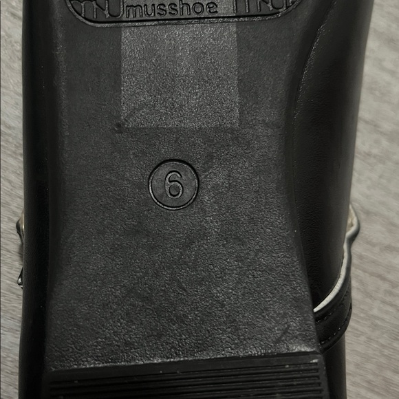 Elegant Black Mary Jane Flats - Picture 6 of 9